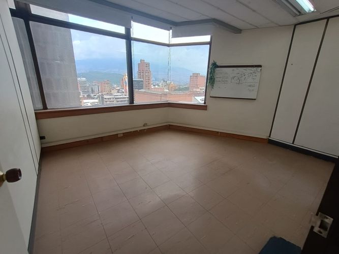 Oficina en arriendo en La Candelaria, Medellín, 600 m² · foto 18 de 24