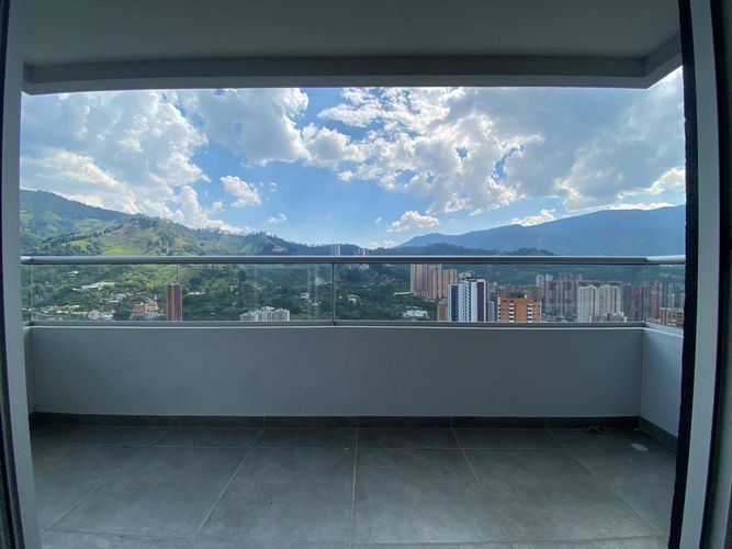 Apartamento de 3 alcobas en arriendo en Las Lomitas, Sabaneta, 84 m² · foto 2 de 20