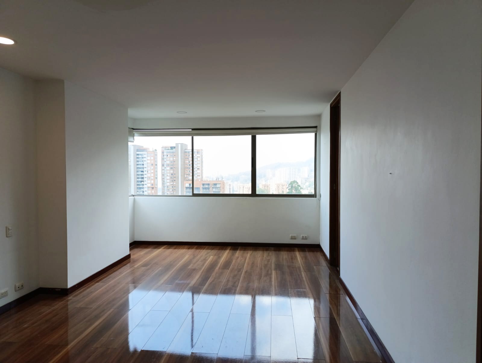 Apartamento en arriendo en El Poblado, Medellín · foto 3 de 19