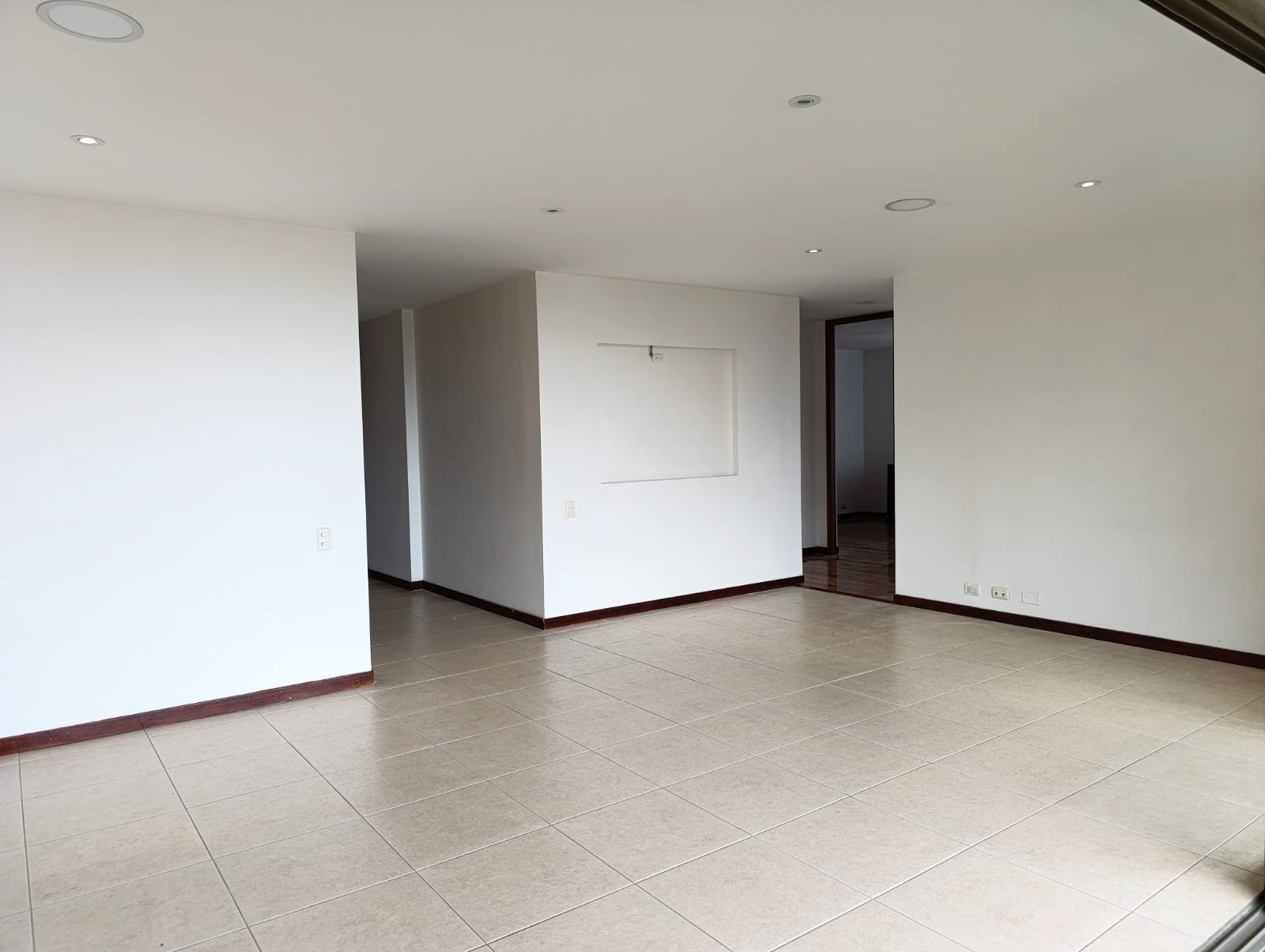 Apartamento en arriendo en El Poblado, Medellín · foto 2 de 19