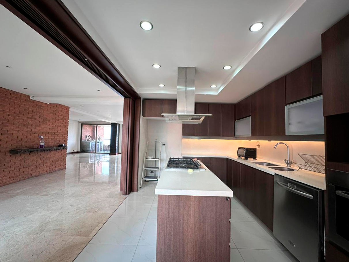 Apartamento en arriendo en El Poblado, Medellín · foto 3 de 18