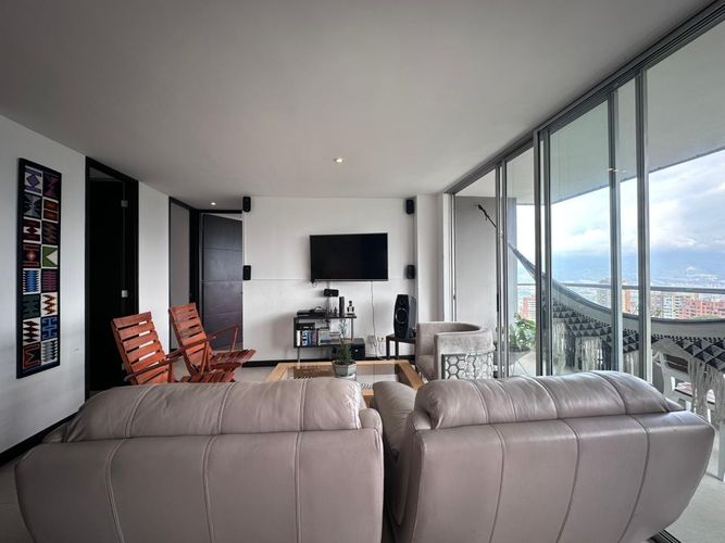 Apartamento de 2 alcobas en arriendo en El Poblado, Medellín, 115 m² · foto 4 de 19