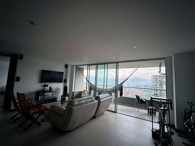 Apartamento de 2 alcobas en arriendo en Los Naranjos, Medellín, 115 m² · foto 2 de 19