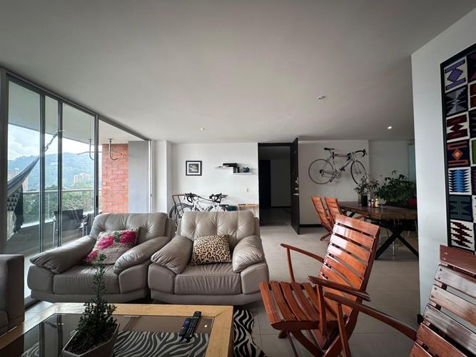 Apartamento de 2 alcobas en arriendo en Los Naranjos, Medellín, 115 m² · foto 3 de 19
