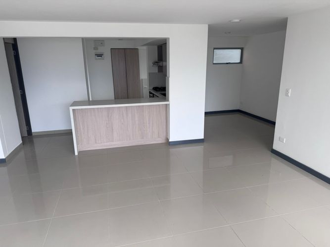 Apartamento de 3 alcobas en arriendo en Belén, Medellín, 103 m² · foto 2 de 13
