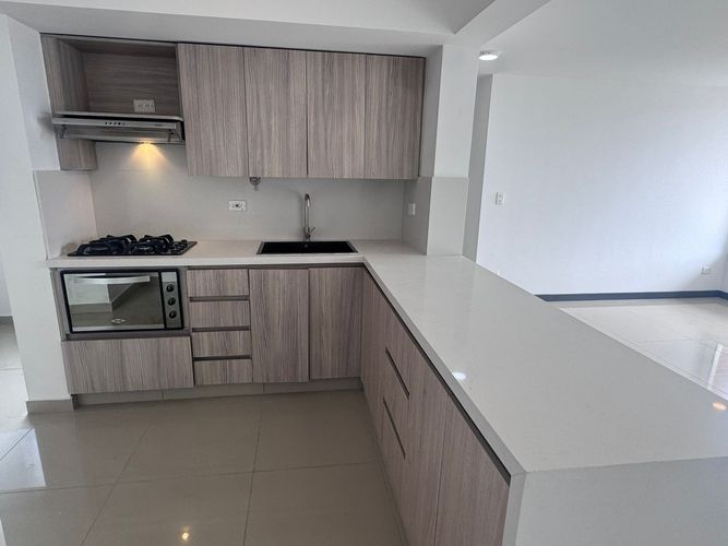 Apartamento de 3 alcobas en arriendo en Belén, Medellín, 103 m² · foto 3 de 13