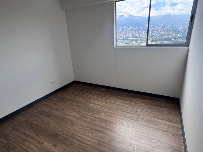 Apartamento de 3 alcobas en arriendo en Belén, Medellín, 103 m² · foto 5 de 13