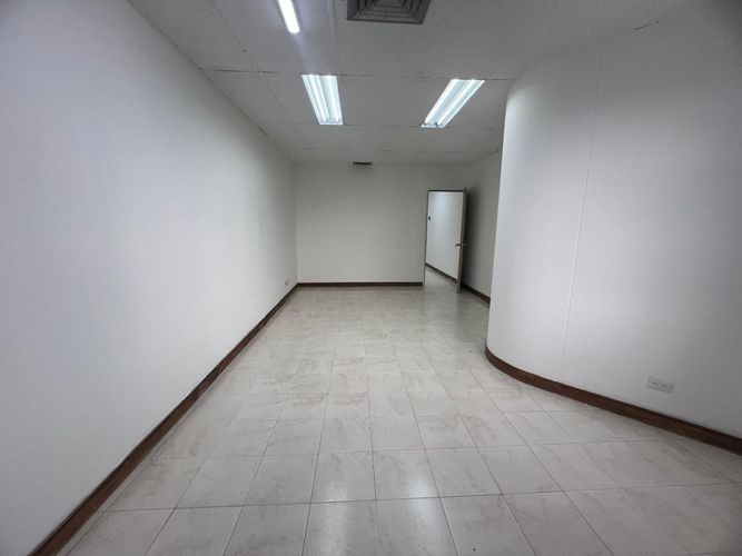 Oficina en arriendo en El Poblado, Medellín, 48 m² · foto 8 de 15