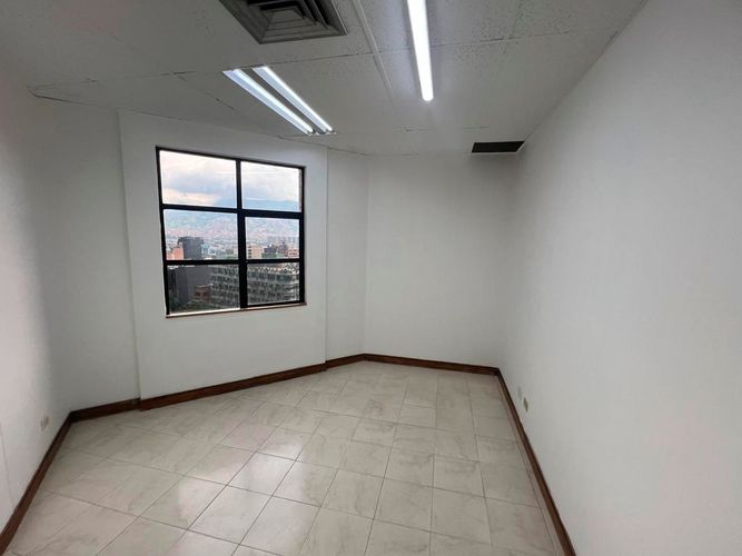Oficina en arriendo en El Poblado, Medellín, 48 m² · foto 10 de 15