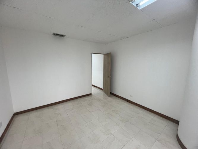 Oficina en arriendo en El Poblado, Medellín, 48 m² · foto 12 de 15