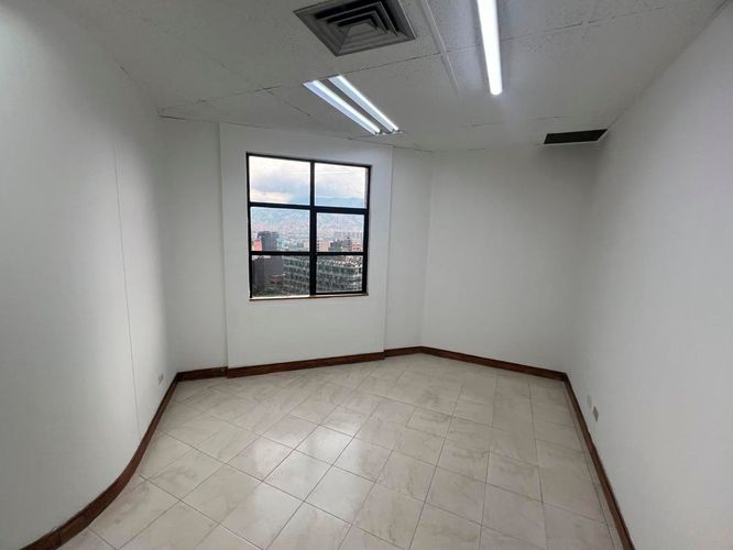 Oficina en arriendo en El Poblado, Medellín, 48 m² · foto 3 de 15