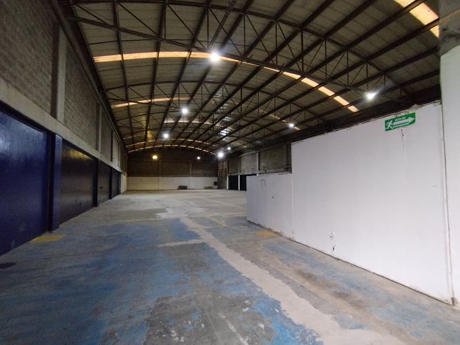 Bodega en arriendo en Ditaires, Itagüí, 1304 m² · foto 2 de 17