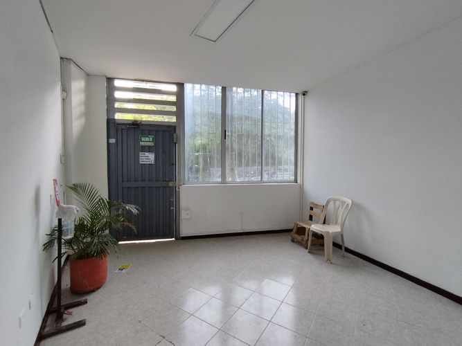 Bodega en arriendo en Ditaires, Itagüí, 1304 m² · foto 8 de 17