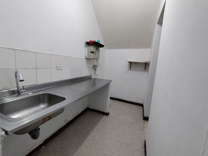 Bodega en arriendo en Ditaires, Itagüí, 1304 m² · foto 10 de 17
