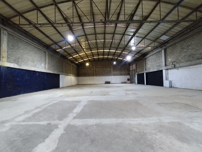 Bodega en arriendo en Ditaires, Itagüí, 1304 m² · foto 11 de 17