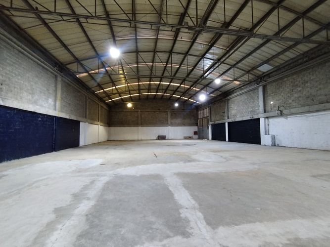 Bodega en arriendo en Ditaires, Itagüí, 1304 m² · foto 12 de 17