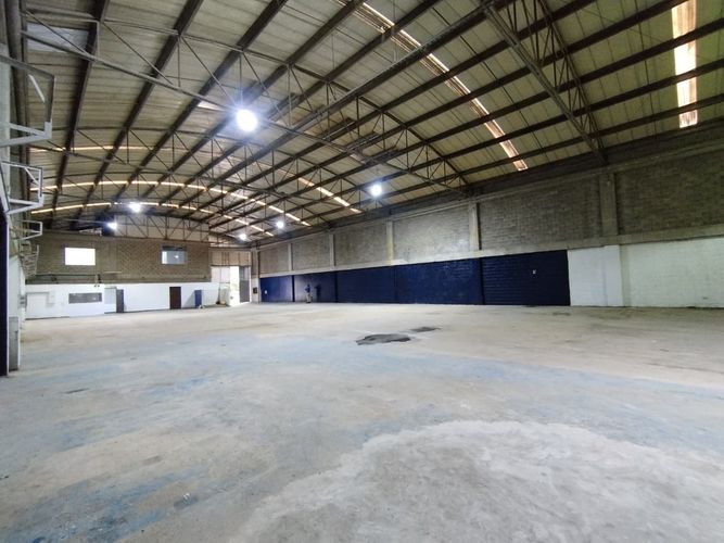 Bodega en arriendo en Ditaires, Itagüí, 1304 m² · foto 14 de 17