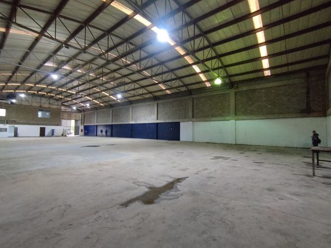 Bodega en arriendo en Ditaires, Itagüí, 1304 m² · foto 15 de 17