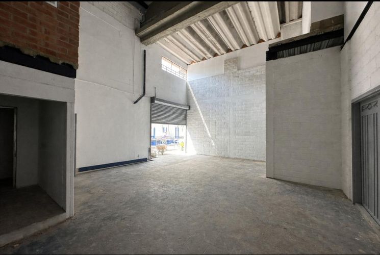 Bodega en arriendo en La Esmeralda, Itagüí, 651 m² · foto 4 de 6