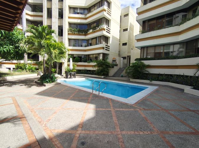 Apartamento de 3 alcobas en venta en Altos De Riomar, Barranquilla, 182 m² · foto 2 de 24