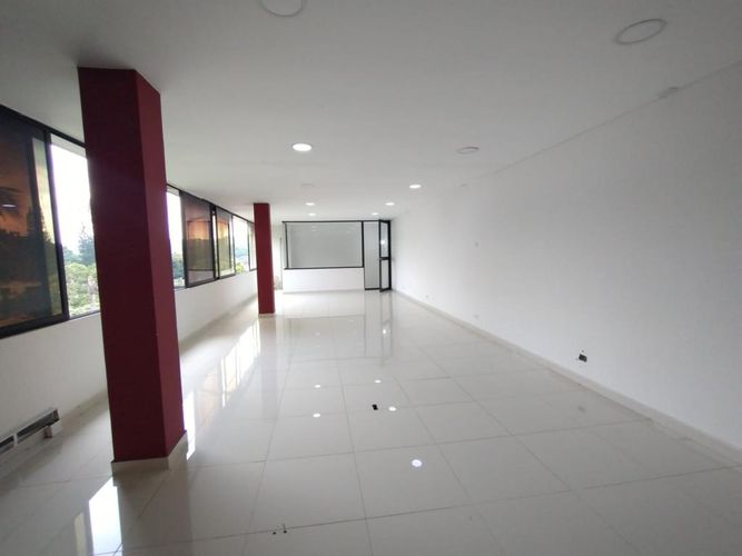Casa de 20 alcobas en venta en Ciudad Jardin, Cali, 1610 m² · foto 19 de 22