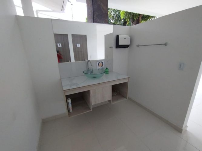 Casa de 20 alcobas en venta en Ciudad Jardin, Cali, 1610 m² · foto 21 de 22