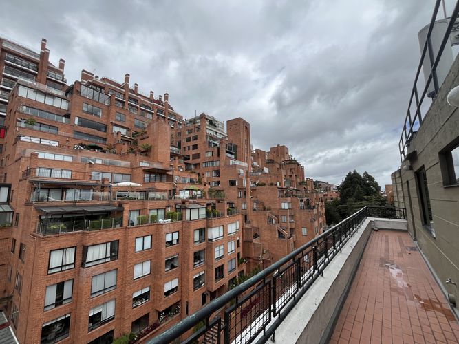 Apartamento de 4 alcobas en venta en Emaus, Bogotá, 220 m² · foto 2 de 24
