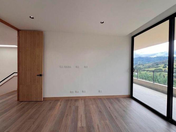 Casa de 3 alcobas en venta en Sajonia, Rionegro, 334 m² · foto 9 de 13