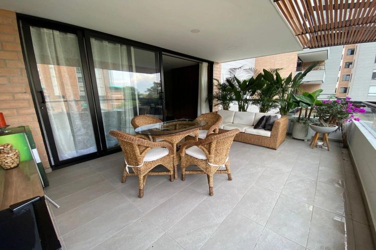 Apartamento en venta en Loma De Las Brujas, Envigado · foto 4 de 18