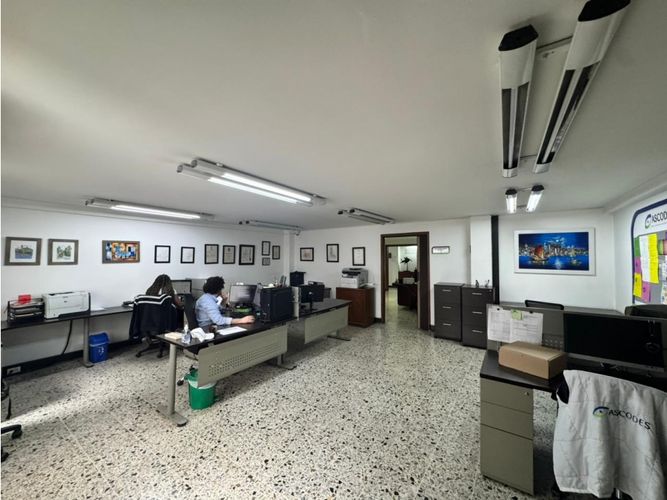 Oficina en venta en Suramericana, Medellín, 219 m² · foto 2 de 24