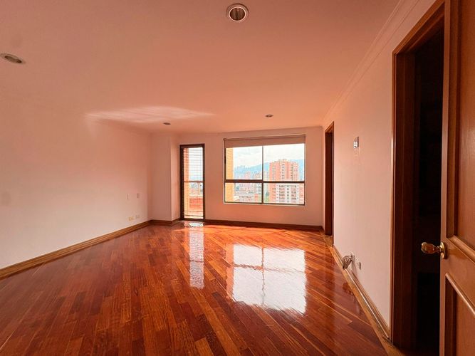 Apartamento de 3 alcobas en arriendo en El Poblado, Medellín, 226 m² · foto 7 de 15