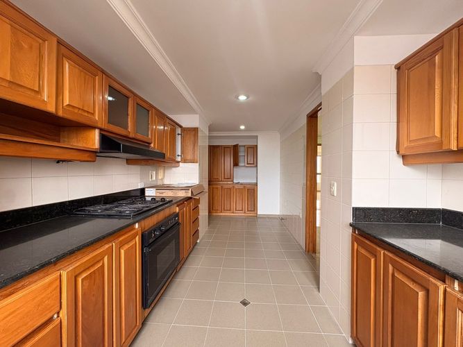 Apartamento de 3 alcobas en arriendo en El Poblado, Medellín, 226 m² · foto 4 de 15