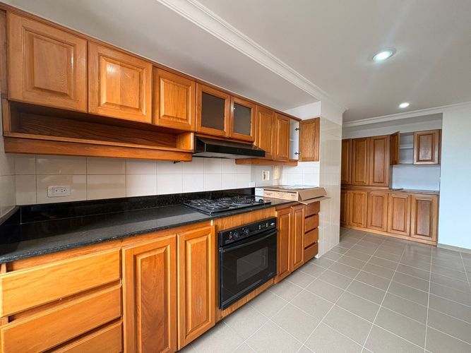 Apartamento de 3 alcobas en arriendo en El Poblado, Medellín, 226 m² · foto 3 de 15