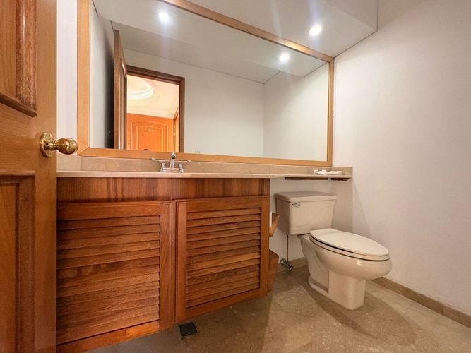 Apartamento de 3 alcobas en arriendo en El Poblado, Medellín, 226 m² · foto 15 de 15