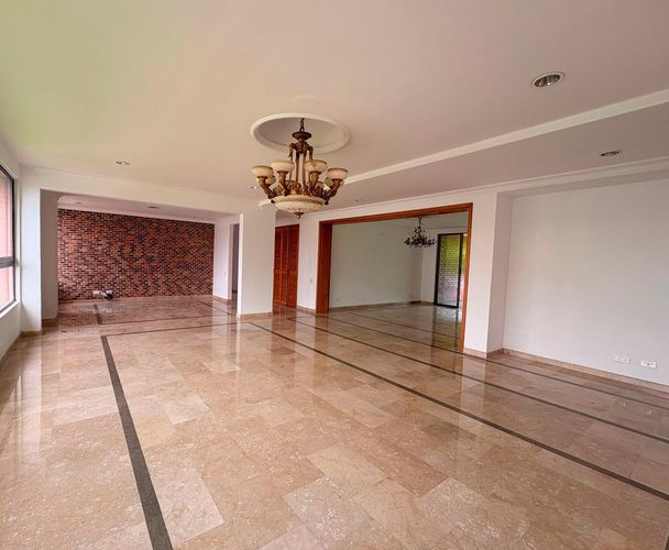 Apartamento de 3 alcobas en arriendo en El Poblado, Medellín, 226 m² · foto 10 de 15