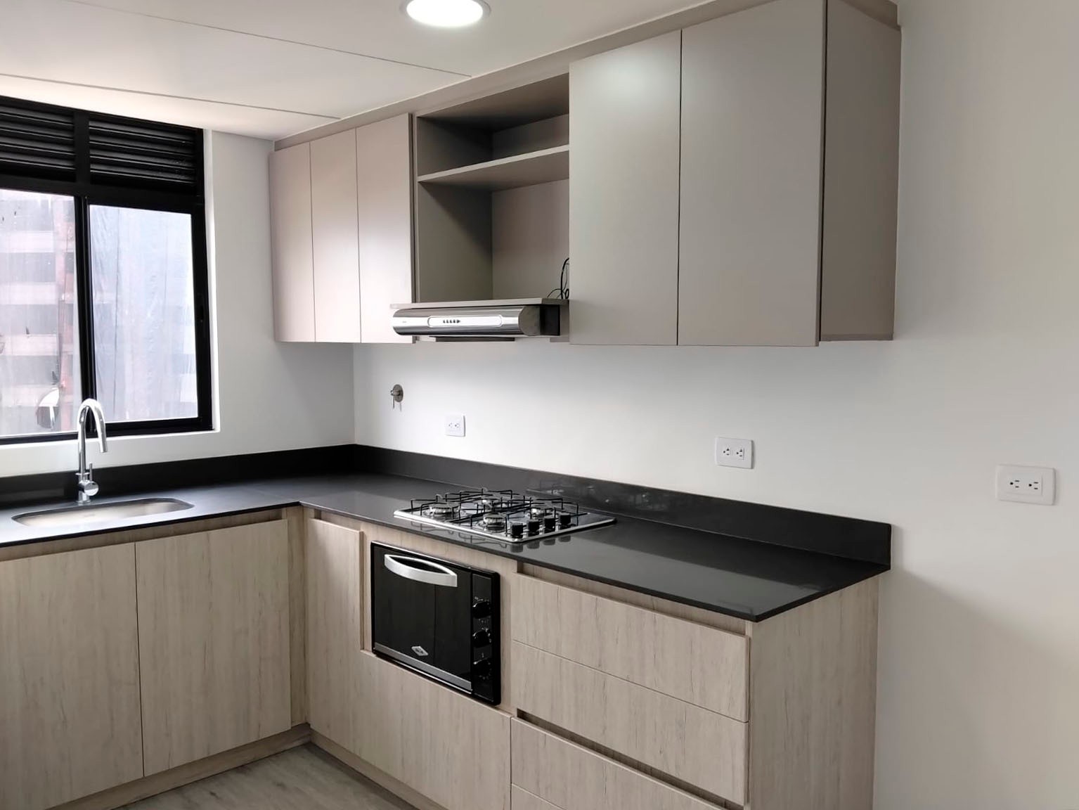 Apartamento en arriendo en El Poblado, Medellín · foto 3 de 19