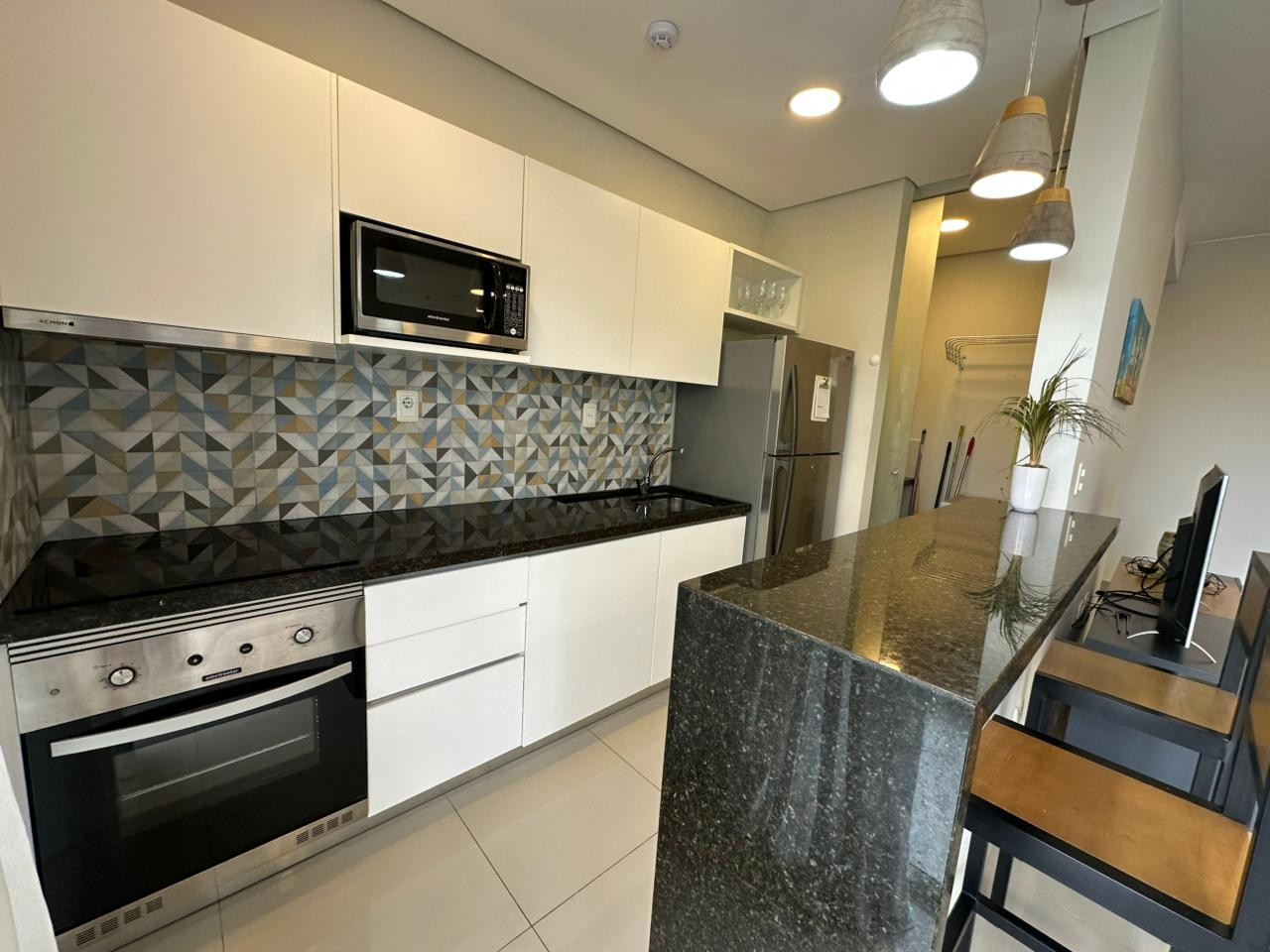 ALQUILER DE AMPLIO DEPARTAMENTO AMOBLADO EN BARRIO VILLAMORRA — foto 2