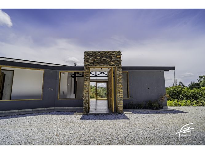 Casa de 2 alcobas en venta en Alto Grande, El Carmen de Viboral, 160 m² · foto 2 de 13