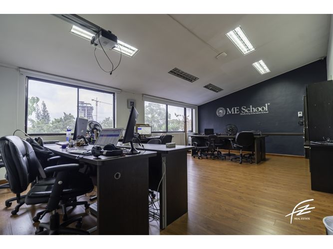 Casa de 6 alcobas en venta en El Poblado, Medellín, 420 m² · foto 6 de 24