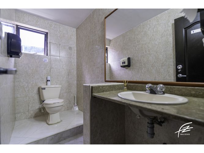 Casa de 6 alcobas en venta en El Poblado, Medellín, 420 m² · foto 16 de 24