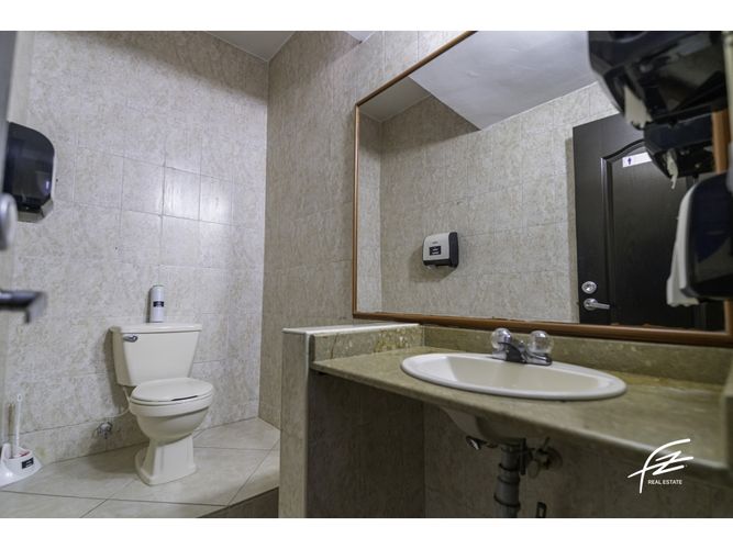 Casa de 6 alcobas en venta en El Poblado, Medellín, 420 m² · foto 17 de 24