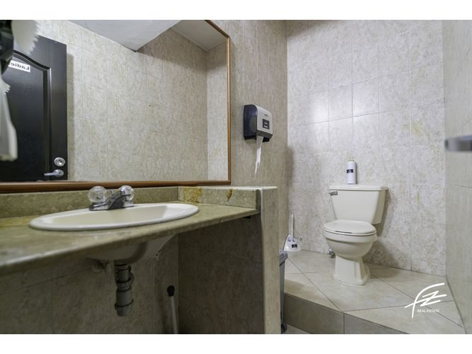 Casa de 6 alcobas en venta en El Poblado, Medellín, 420 m² · foto 18 de 24