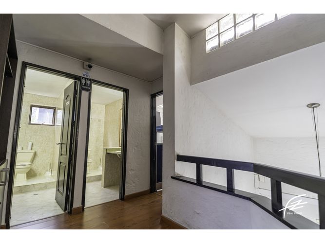 Casa de 6 alcobas en venta en El Poblado, Medellín, 420 m² · foto 23 de 24
