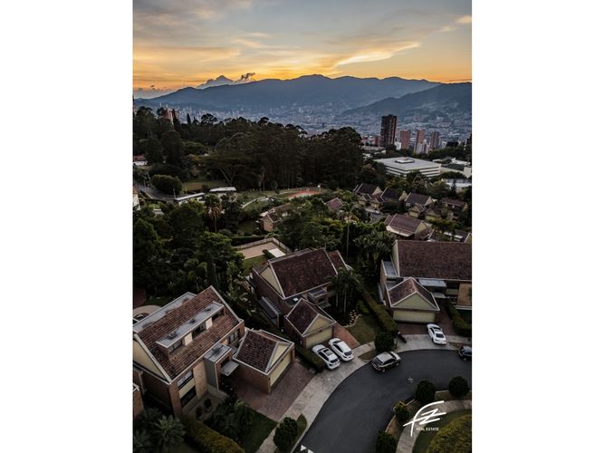 Casa de 6 alcobas en venta en Los Balsos, Medellín · foto 6 de 24
