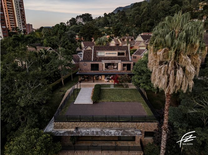 Casa de 6 alcobas en venta en Los Balsos, Medellín · foto 9 de 24