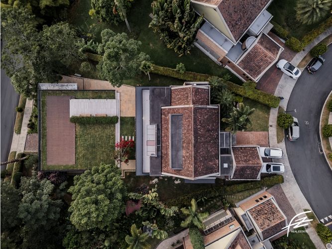 Casa de 6 alcobas en venta en Los Balsos, Medellín · foto 10 de 24