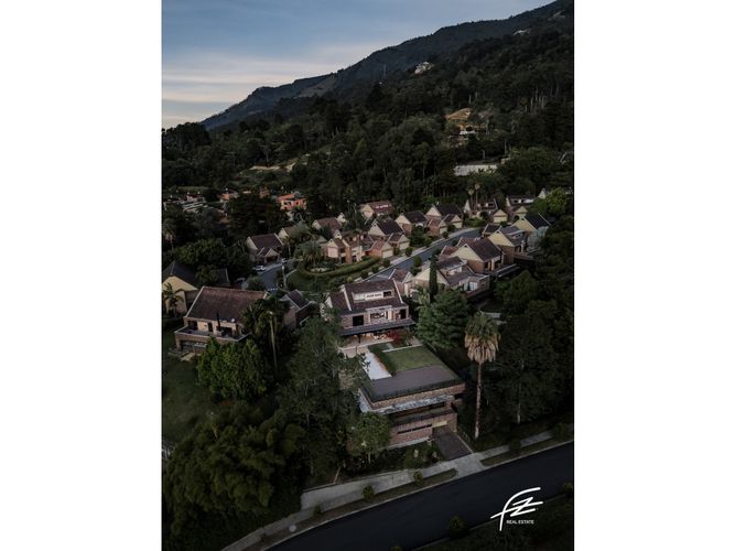 Casa de 6 alcobas en venta en Los Balsos, Medellín · foto 12 de 24