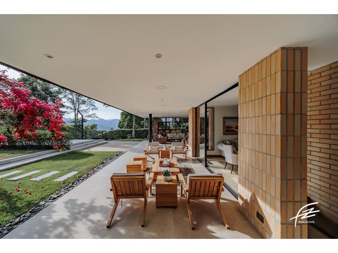 Casa de 6 alcobas en venta en Los Balsos, Medellín · foto 19 de 24