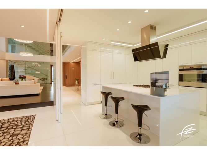 Apartamento de 5 alcobas en venta en El Poblado, Medellín, 737 m² · foto 4 de 18