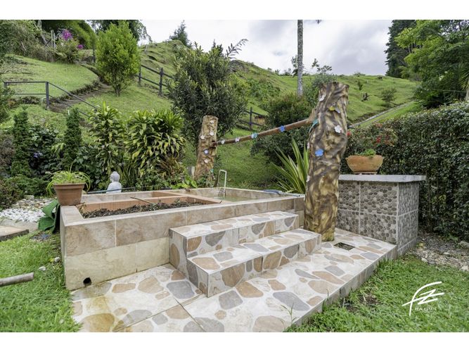 Casa de 4 alcobas en venta en Guarne, 300 m² · foto 2 de 24